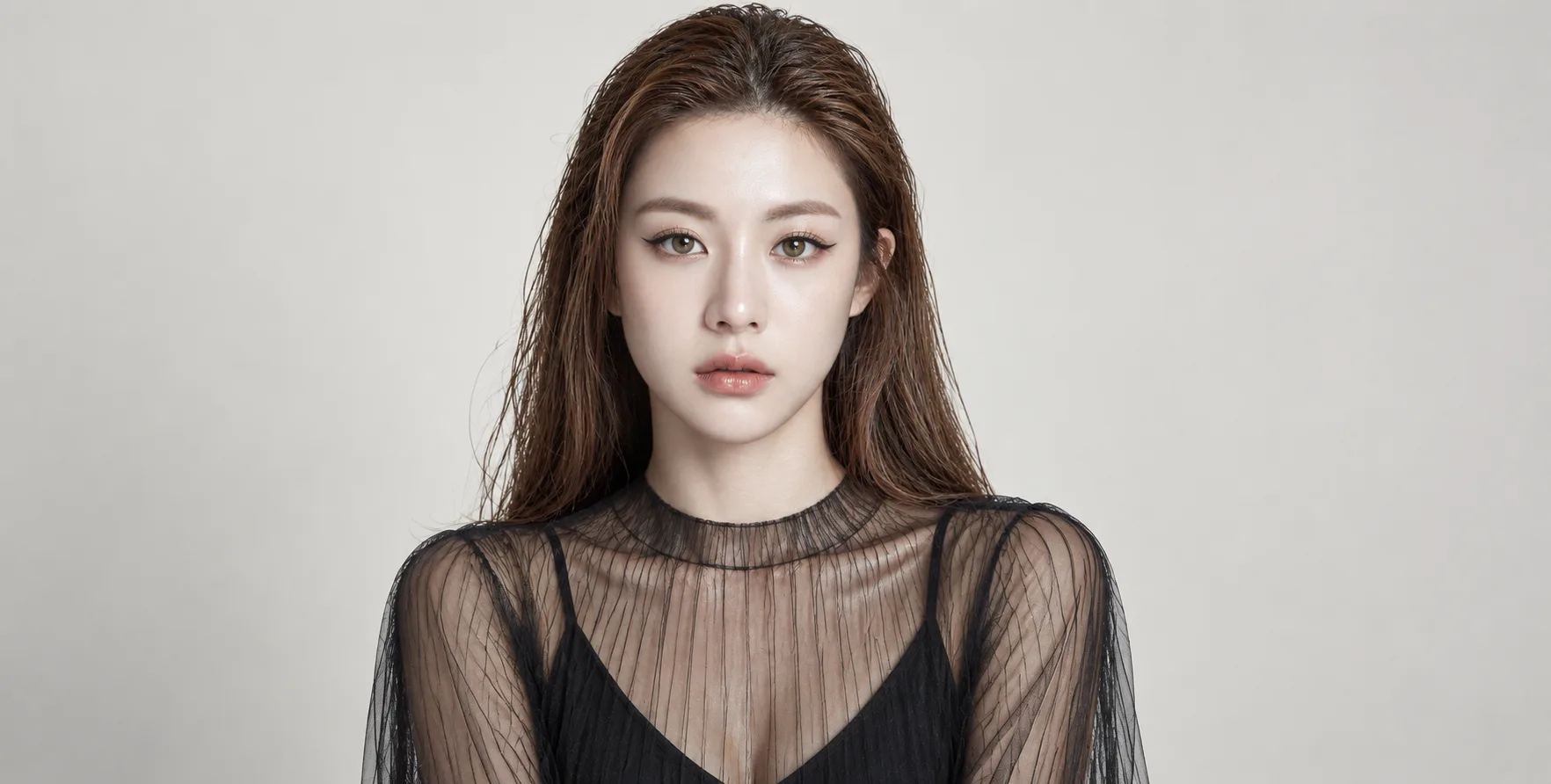 黑色网纱与湿发质感的成年女性肖像